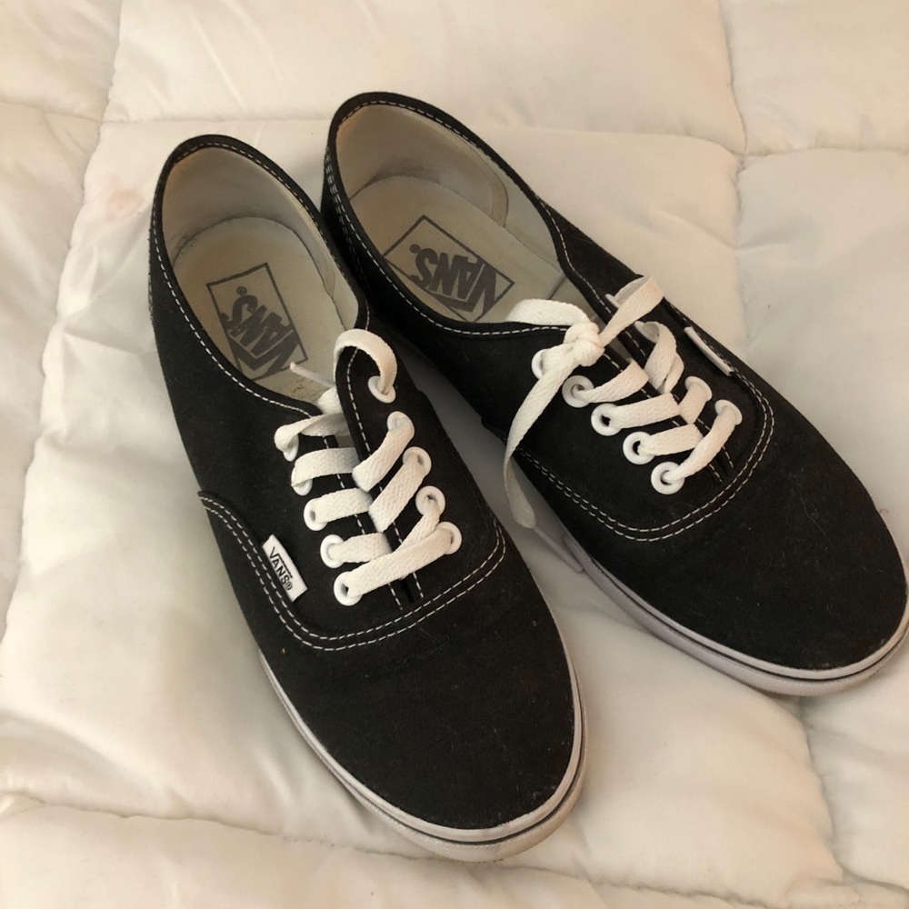 “The Authentic Lo-Pro” Vans, black